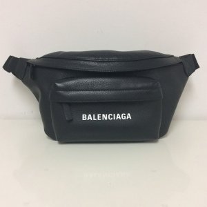 バレンシアガ エブリデイ ボディバッグ