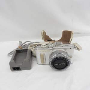 OLYMPUS オリンパス ミラーレス一眼レフカメラ OLYMPUS PEN E-PL8 14-42mm EZ レンズキット ホワイト 中古品