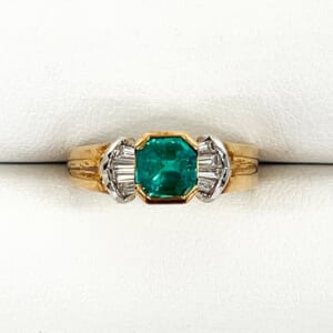 エメラルドリング 0.93ct