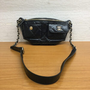 シャネル マトラッセ ボディバッグ シャイニーカーフスキン AS4934