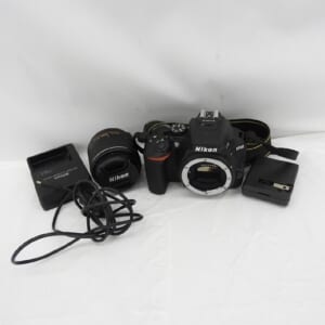 Nikon ニコン デジタル一眼レフカメラ D5500 AF-S DX NIKKOR 18-55mm 1:3.5-5.6 G VR II セット 中古品