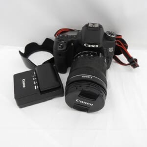 Canon キャノン デジタル一眼レフカメラ EOS 70D ボディ+EF-S 18-135mm F3.5-5.6 IS STM レンズセット 中古品