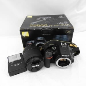 Nikon ニコン デジタル一眼レフカメラ D5600 18-140 VR レンズキット ブラック 中古品
