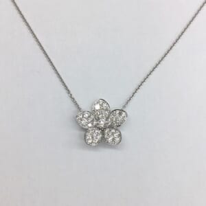 グラフ ワイルドフラワー ラージパヴェダイヤモンドペンダント RGP785
