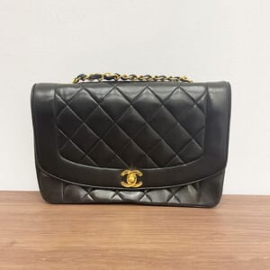 シャネル ダイアナ チェーンショルダーバッグ ラムスキン ゴールド金具 A01165