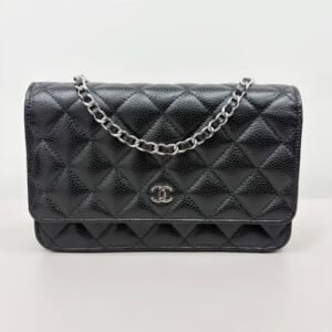 シャネル マトラッセ クラシックチェーンウォレット キャビアスキン シルバー金具 AP0250