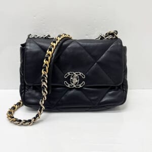 シャネル シャネル19 チェーンショルダーバッグ ラムスキン シルバー/ゴールド金具  AS1160