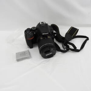 Nikon ニコン デジタル一眼レフカメラ D5600 18-55 VR レンズキット 中古品