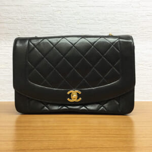シャネル ダイアナフラップ マトラッセ チェーンショルダーバッグ ラムスキン 黒 ゴールド金具 A01165