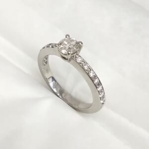 ブルガリ グリフソリテールリング 0.4ct