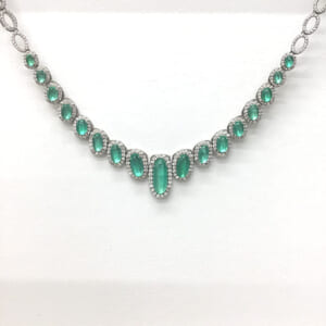 エメラルドネックレス 12.37ct