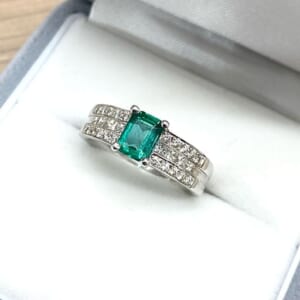 エメラルドリング 0.73ct