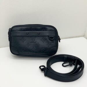 ルイヴィトン モノグラムシャドウ アルファウェアラブルウォレットNV M82544