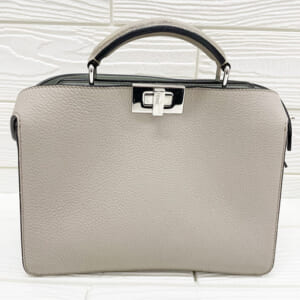 フェンディ ピーカブー アイシーユー 7VA530