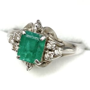 エメラルドリング 0.73ct