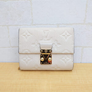 ルイヴィトン モノグラムアンプラント ポルトフォイユメティスコンパクト M81071