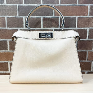 フェンディ ピーカブー ミディアム 8BN290