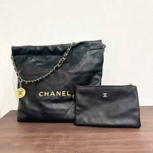 シャネル シャネル22 チェーンショルダーバッグ スモール キャビアスキン ゴールド金具 AS3260