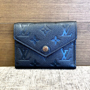 ルイヴィトン モノグラムアンプラント ポルトフォイユヴィクトリーヌ M64060