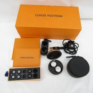 中古品 Louis Vuitton ルイ・ヴィトン ワイヤレスイヤホン ホライゾン ライト アップ QAB260 シルバー