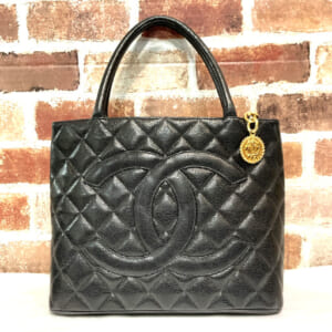 シャネル 復刻トート キャビアスキン A01804