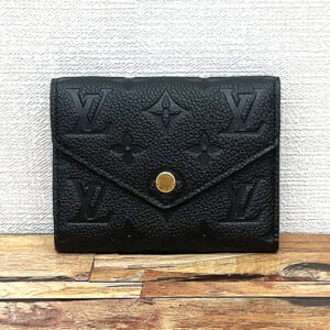 ルイヴィトン モノグラムアンプラント ポルトフォイユヴィクトリーヌ M64060