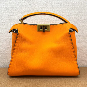 フェンディ ピーカブー セレリアアイコニックエッセンシャリー 8BN302