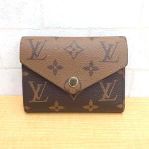 ルイヴィトン モノグラムリバース ポルトフォイユヴィクトリーヌ M81557