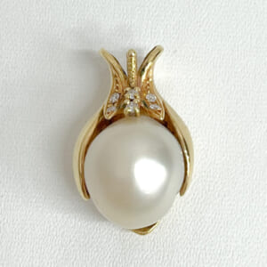 真珠ペンダントトップ 15mm バロックパール