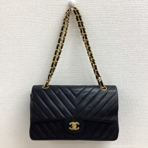 シャネル マトラッセ チェーンショルダーバッグ 25 ラムスキン シェブロン A01112