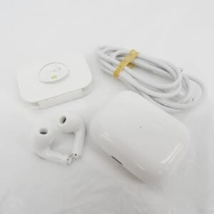 中古品 Apple アップル ワイヤレスイヤホン AirPods Pro 第2世代 MagSafe対応充電ケース(USB-C)付き MTJV3J/A