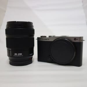 パナソニック ミラーレス一眼 LUMIX S9 DC-S9H 28-200mm F4-7.1 ズームレンズキット レンズ SR28200 中古品