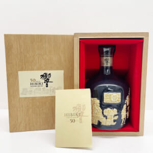 響 30年 有田焼 命水陽刻文紫紺釉砧形瓶 木箱/冊子付 箱変色あり