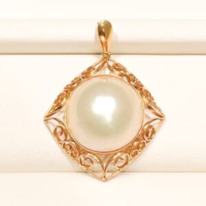 真珠チャーム 15.2mm