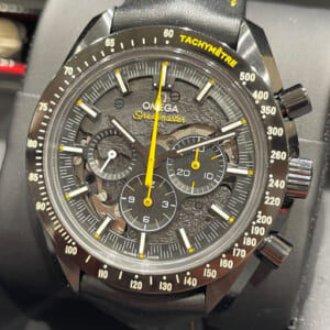 オメガ スピードマスター ダークサイド オブ ザ ムーン 311.92.44.30.01.001
