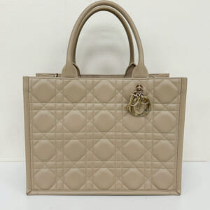 ディオール ブックトート マクロカナージュミディアム M1324OWHP