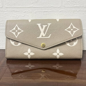 ルイヴィトン モノグラムアンプラント ポルトフォイユサラ M81049