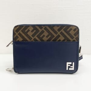 フェンディ カメラバッグ 7M0357