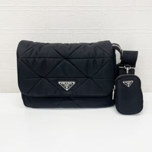 プラダ パデッド Re-Nylon ショルダーバッグ 1BD290