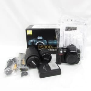 Nikon ニコン デジタル一眼レフカメラ D5300 ダブルレンズキット(18-55mm/70-300mm) ブラック 中古品
