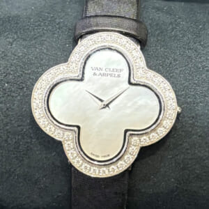 ヴァンクリーフ＆アーペル アルハンブラ ミディアムモデル VCARF52700