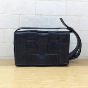 ボッテガヴェネタ スモールカセット 717587