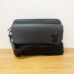 ルイヴィトン アエログラム ファストラインメッセンジャー M22482 カーフレザー