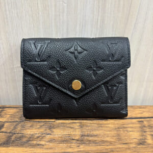 ルイヴィトン モノグラムアンプラント ポルトフォイユヴィクトリーヌ M64060