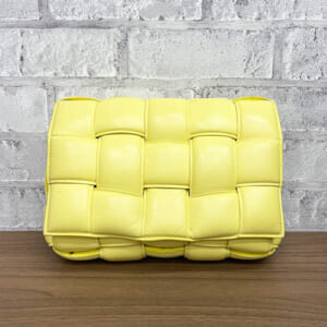 ボッテガヴェネタ パデッド カセットショルダーバッグ