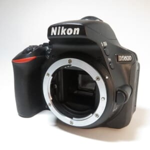 Nikon ニコン デジタル一眼レフカメラ D5600 ボディ 中古品