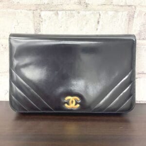 シャネル パテントチェーンショルダーバッグ