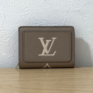 ルイヴィトン モノグラムアンプラント ポルトフォイユクレア M82370