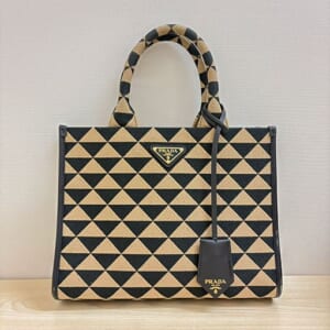 プラダ シンボルエンブロイダリーファブリック スモールハンドバッグ 1BA354