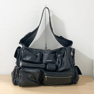 バレンシアガ スーパービジー ラージスリングバッグ 702168